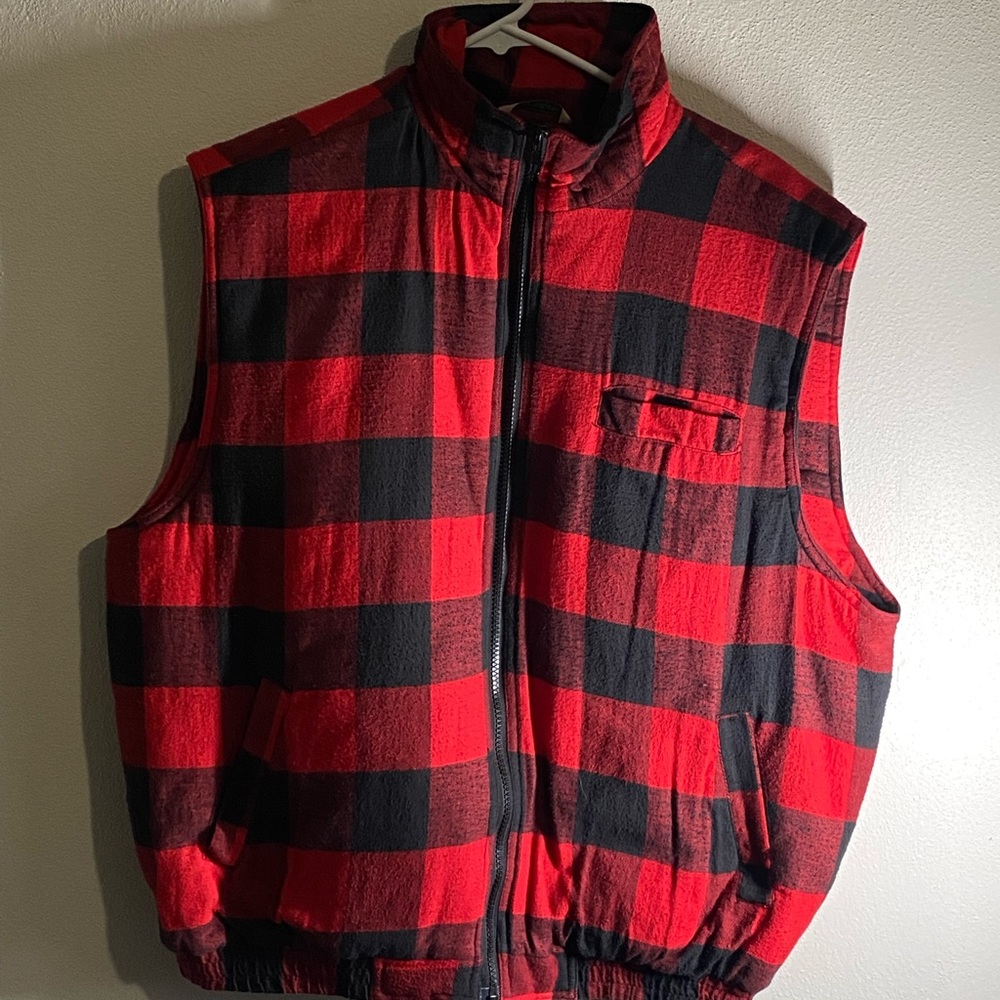 Red checkered flannel vest Size L great condition